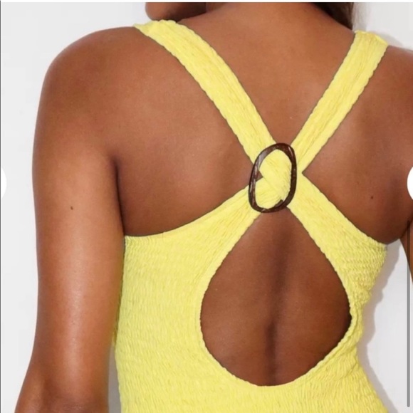 ✨HP✨ Missguided Crinkle Yellow Twist Back One Piece Swimsuit NWT - Picture 3 of 8